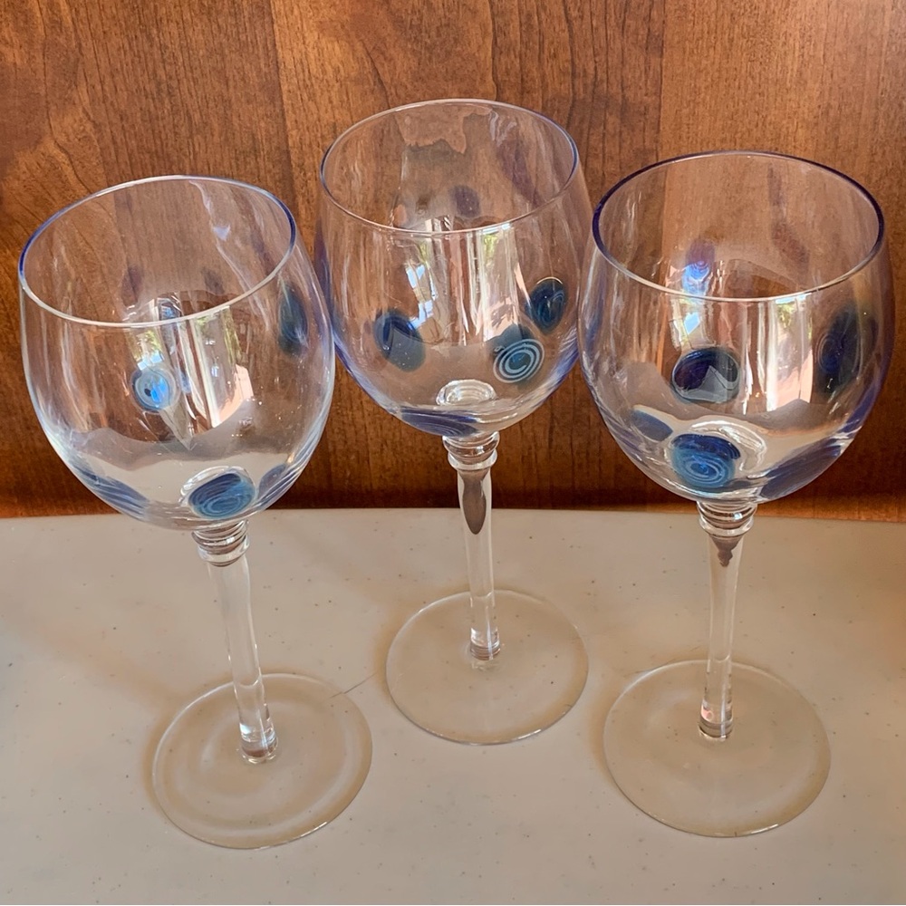 Set of 3 Stephen Kramer for Vietri Wine Glasses Blue Glass Dots/White Swirl